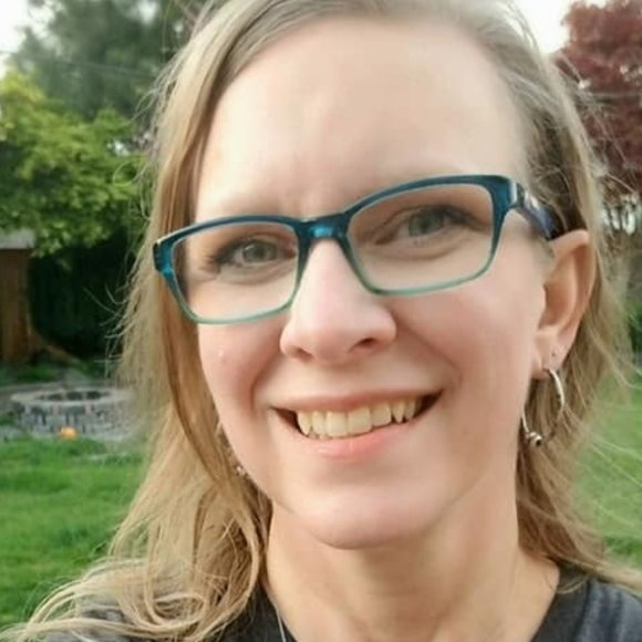 Meet your Posher, Cynthia - Picture 1 of 1